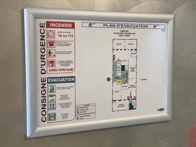Pourquoi utiliser des cadres clic clac en signalétique de sécurité ?